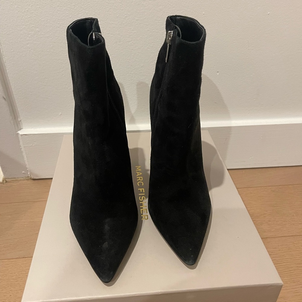 MARC FISHER SUEDE POINTY TOE BOOTIES 8